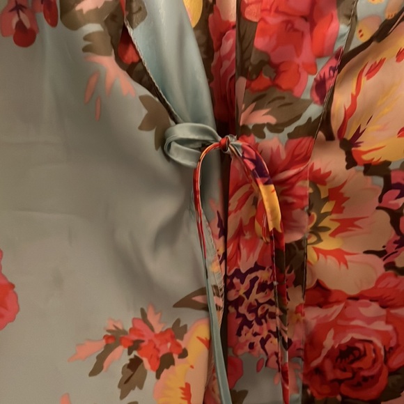 Floral Robe - Picture 2 of 4